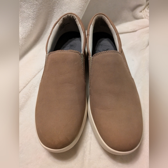 OTBT Camile shoe sz 8.5 tan - Picture 1 of 9